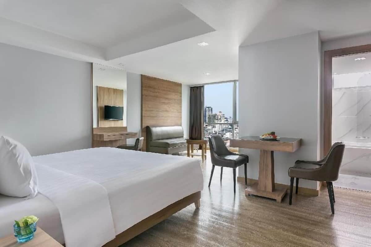 Minibar, Zimmersafe, Schreibtisch, laptopgeeigneter Arbeitsplatz