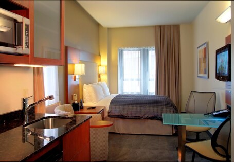 River Hotel - Image 47