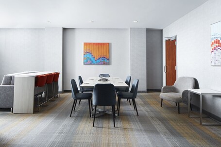 River Hotel - Image 16