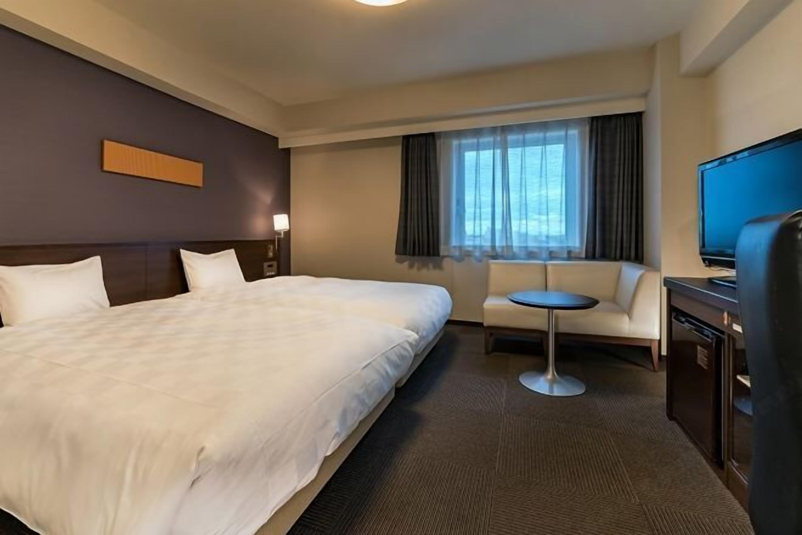 Desk, blackout drapes, free WiFi, bed sheets