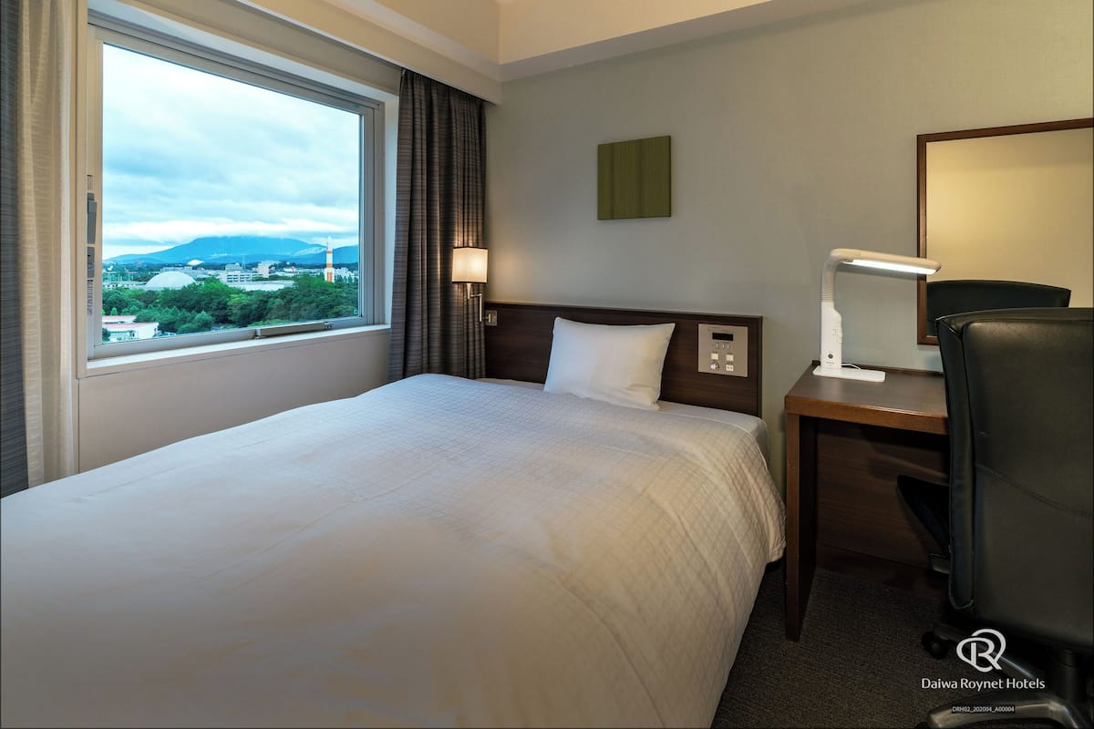 Quarto casal (Double Room for 2 person, Non Smoking) | Escrivaninha, cortinas blackout, Wi-Fi de cortesia, roupa de cama