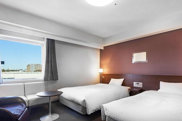 Escrivaninha, cortinas blackout, Wi-Fi de cortesia, roupa de cama