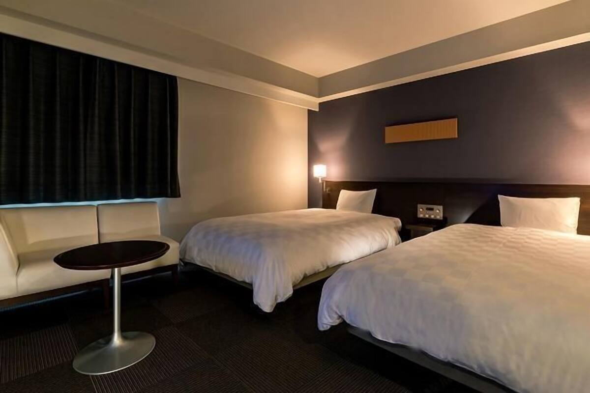 Desk, blackout drapes, free WiFi, bed sheets