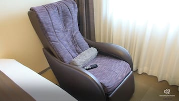 Desk, blackout curtains, free WiFi, bed sheets