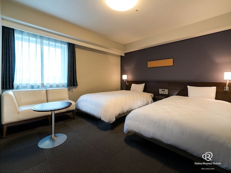 Desk, blackout drapes, free WiFi, bed sheets. Daiwa Roynet Hotel Tsukuba