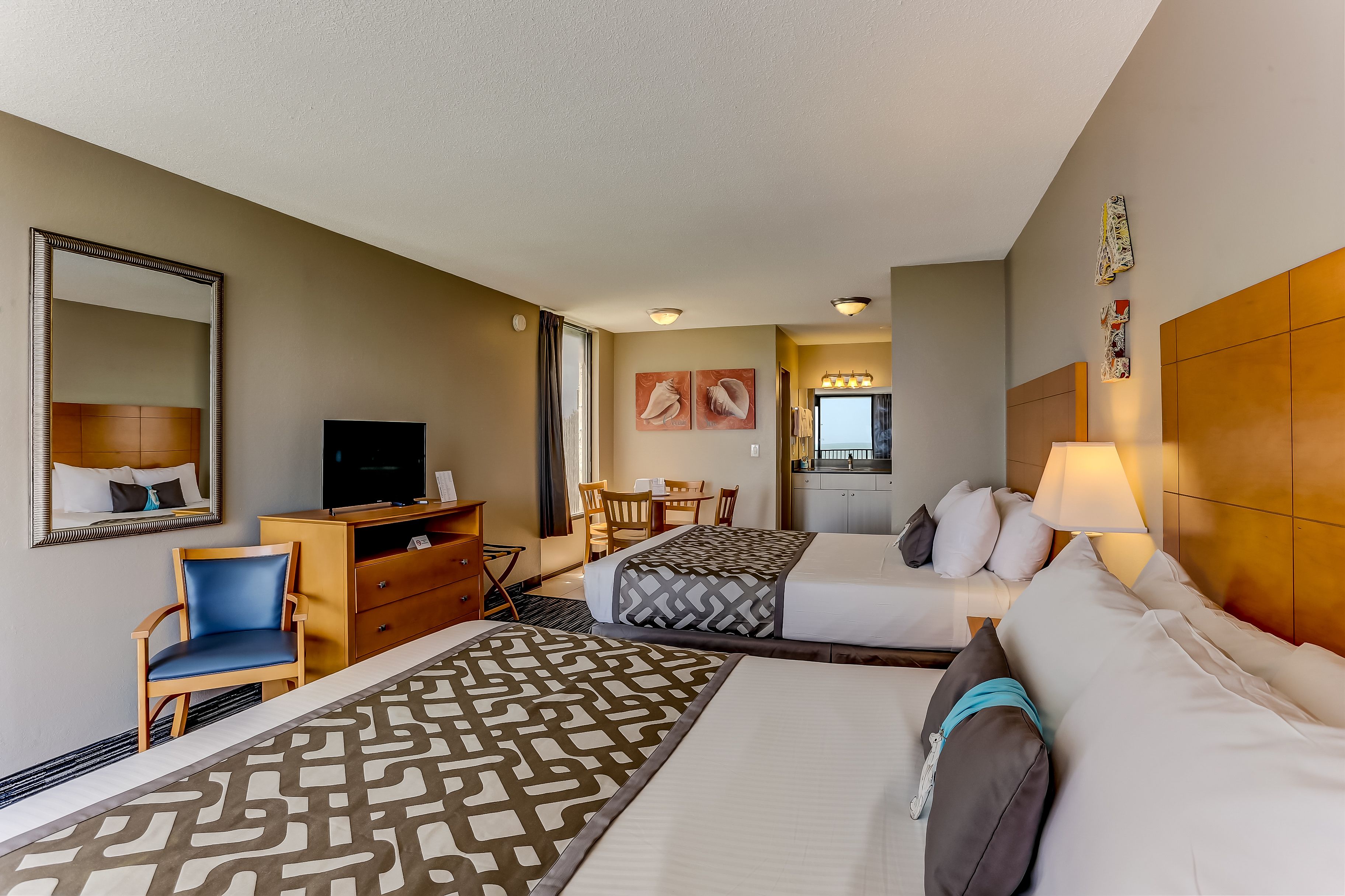 Suite, 2 camas Queen size, cocina, frente al océano | Cortinas blackout, tabla de planchar con plancha y wifi gratis 