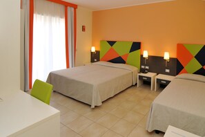 ميني بار وخزنة داخل الغرفة ومكتب وواي فاي مجانًا