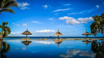 2 outdoor pools, free pool cabanas, pool umbrellas