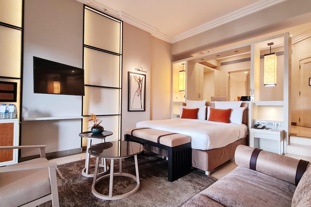 Egyptian cotton sheets, Select Comfort beds, minibar, in-room safe