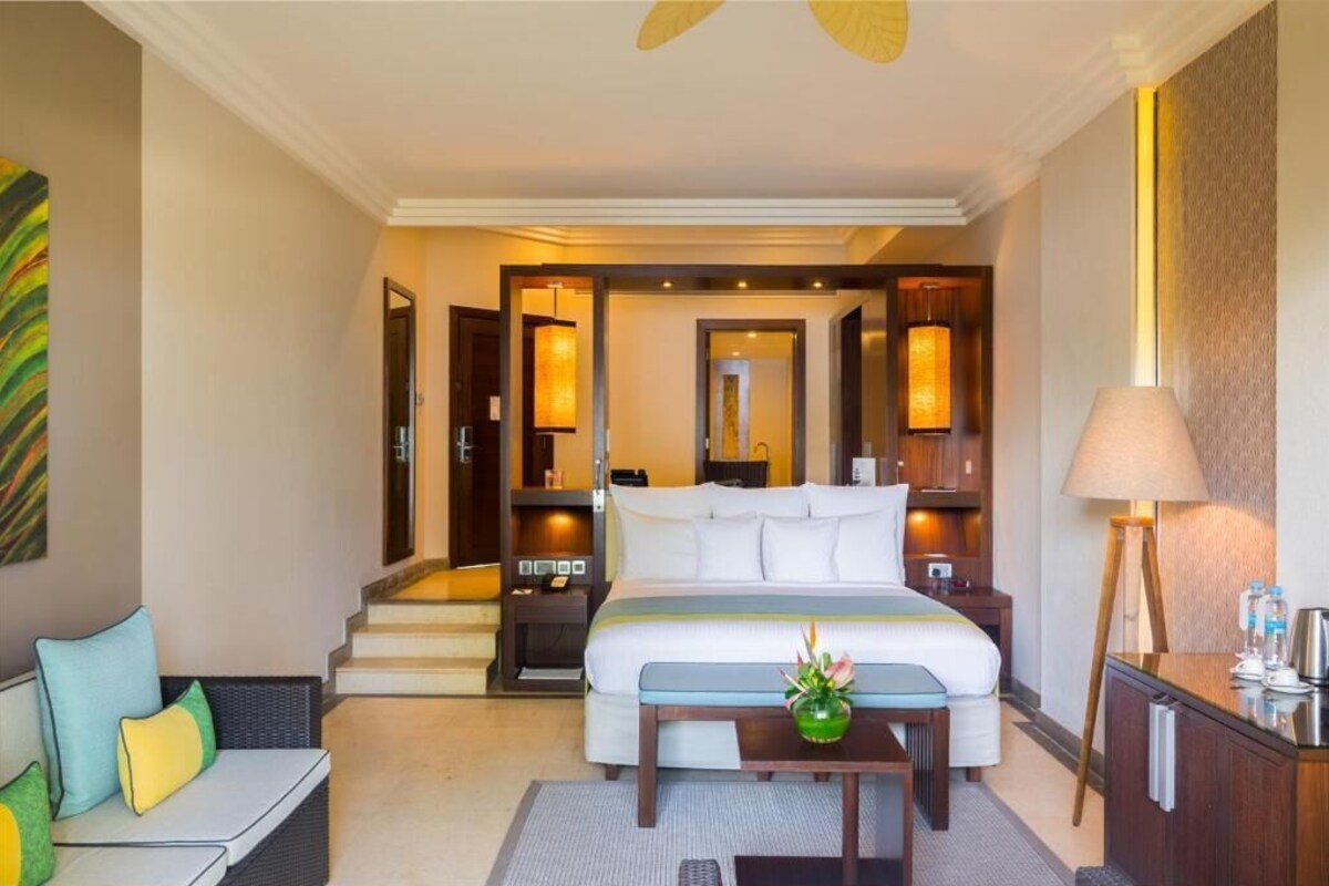 Egyptian cotton sheets, Select Comfort beds, minibar, in-room safe