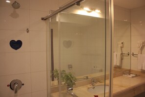 Shower, free toiletries, hair dryer, slippers - Jinhangxian International Business Hotel (Shunyi)