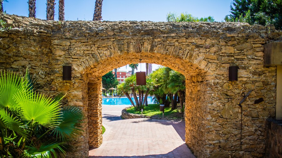 TH Le Castella - Baia degli Dei Village