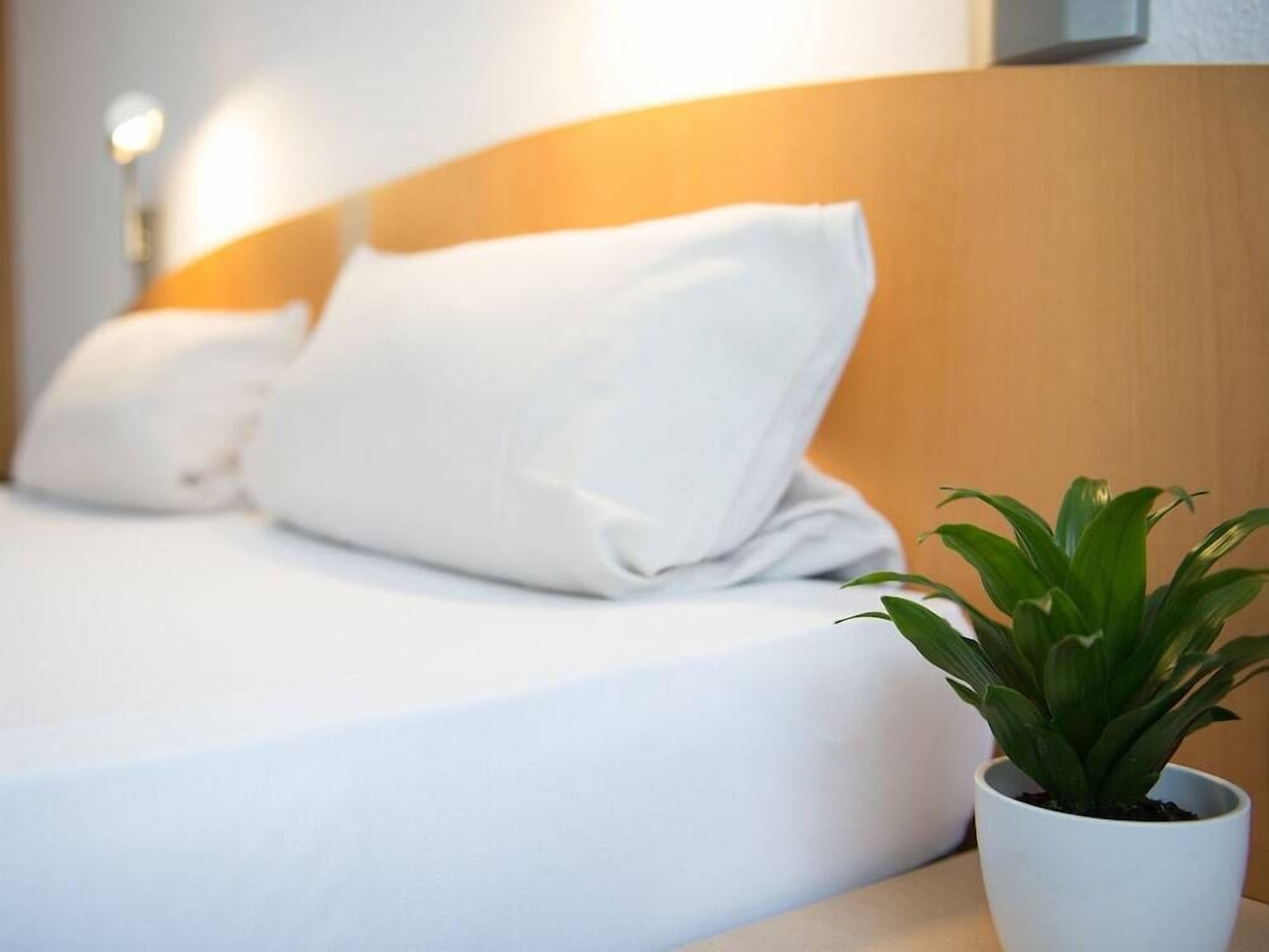 hypo-allergenic bedding, in-room safe, desk, blackout curtains