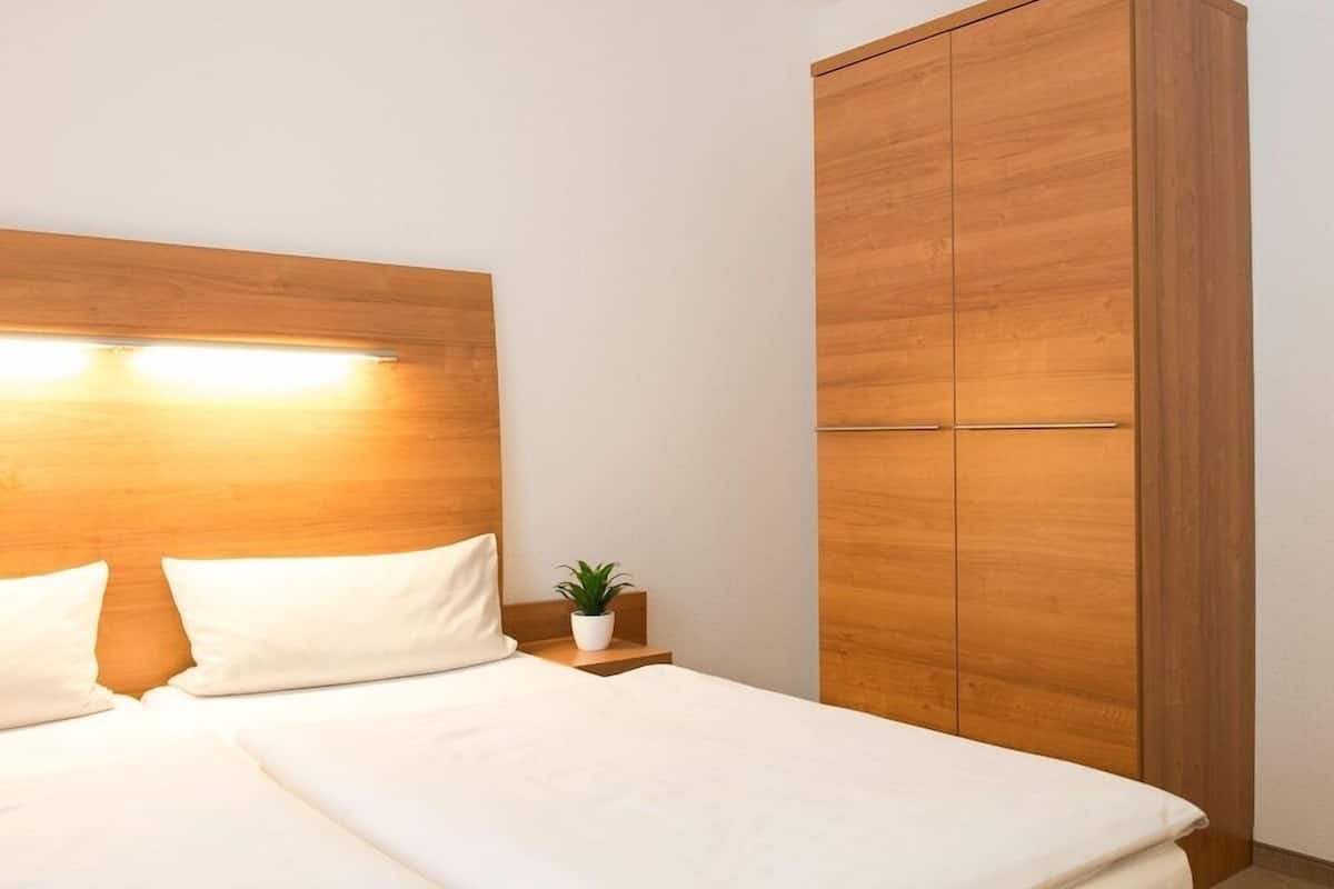 hypo-allergenic bedding, in-room safe, desk, blackout curtains