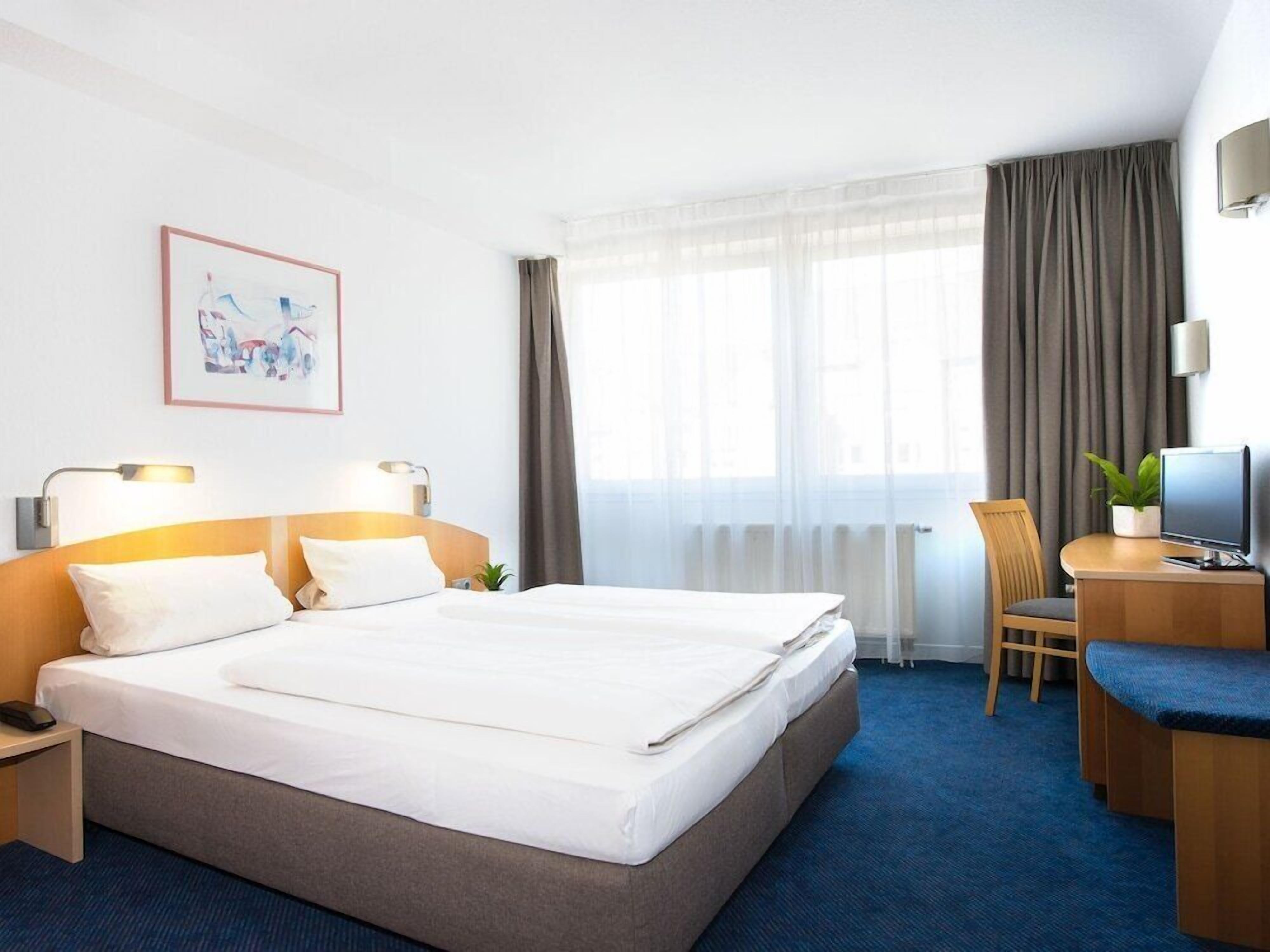 hypo-allergenic bedding, in-room safe, desk, blackout curtains