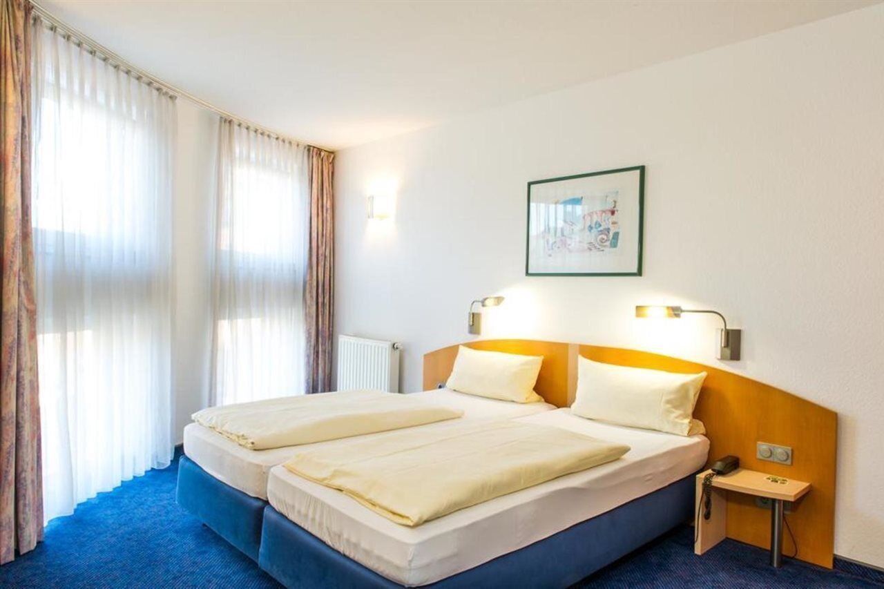 hypo-allergenic bedding, in-room safe, desk, blackout curtains