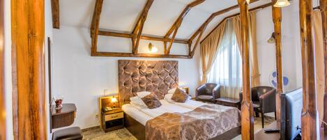 Standard Double Room | Premium bedding, minibar, individually decorated, desk