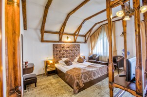 Standard Double Room | Premium bedding, minibar, individually decorated, desk