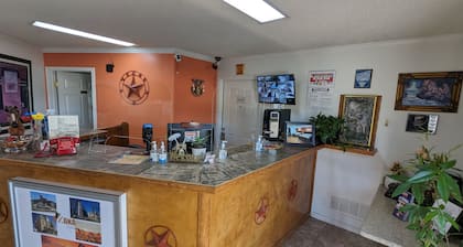 Hillcrest Inn & Suites