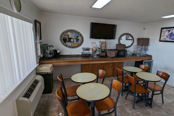 Free daily continental breakfast