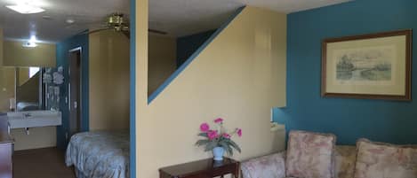 Standaard kamer, 1 kingsize bed, niet-roken | Een bureau, een laptopwerkplek, verduisterende gordijnen