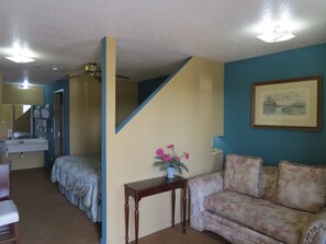 Habitación estándar, 1 cama King size, para no fumadores | Escritorio, espacio para trabajar con laptop y cortinas blackout