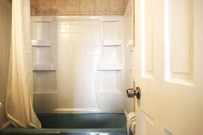 Suite | Bathroom | Combined shower/tub, free toiletries, towels - Skyview Manor Motel (Seaside Heights)