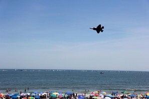 On the beach - Safari Hotel Boardwalk (Ocean City)