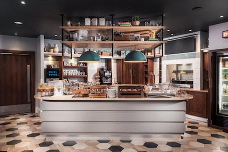 Desayuno continental incluido todos los días . Staybridge Suites Newcastle by IHG