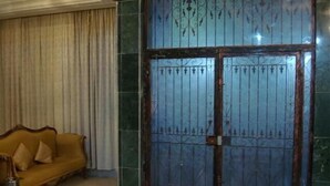 Lobby sitting area - Red Tower Furnished Apartments (Mahboula)