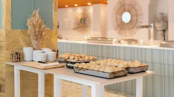 Der serveres morgenmad, frokost og aftensmad