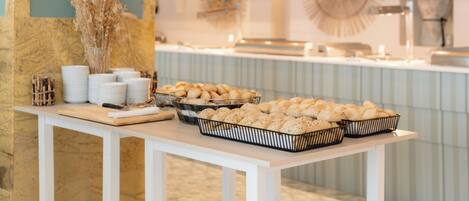 Petit déjeuner, déjeuner et dßner servis sur place