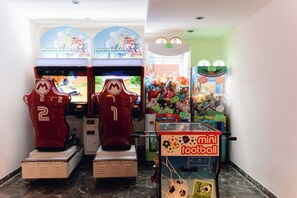 Zona de juegos infantil cubierta