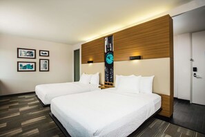 Egyptian cotton sheets, premium bedding, desk, blackout curtains - La Quinta Inn & Suites by Wyndham Winchester (Winchester)