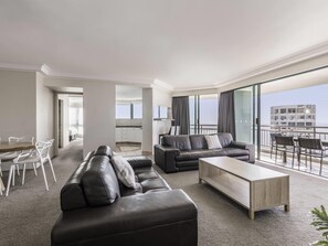 Room, 3 Bedrooms | In-room safe, individually decorated, individually furnished - Mantra Crown Towers (Surfers Paradise)