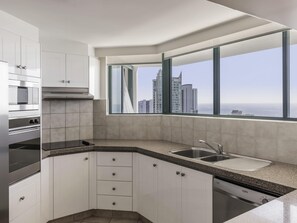 Habitación, 3 habitaciones | Caja fuerte, decoración individual, mobiliario individual