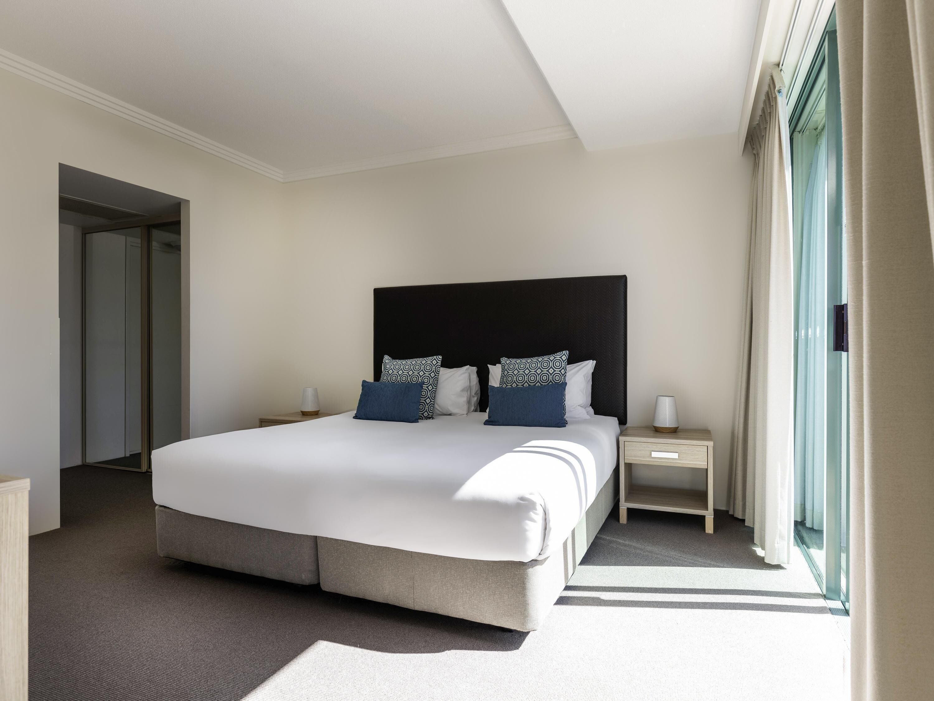 Habitació, 1 dormitori | Caixa forta a l'habitació, decoració individual i mobiliari individual 