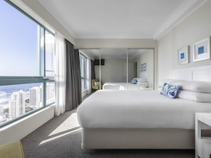 A hotel room with a large bed, a view of the city, and a balcony. - Mantra Crown Towers (Surfers Paradise)