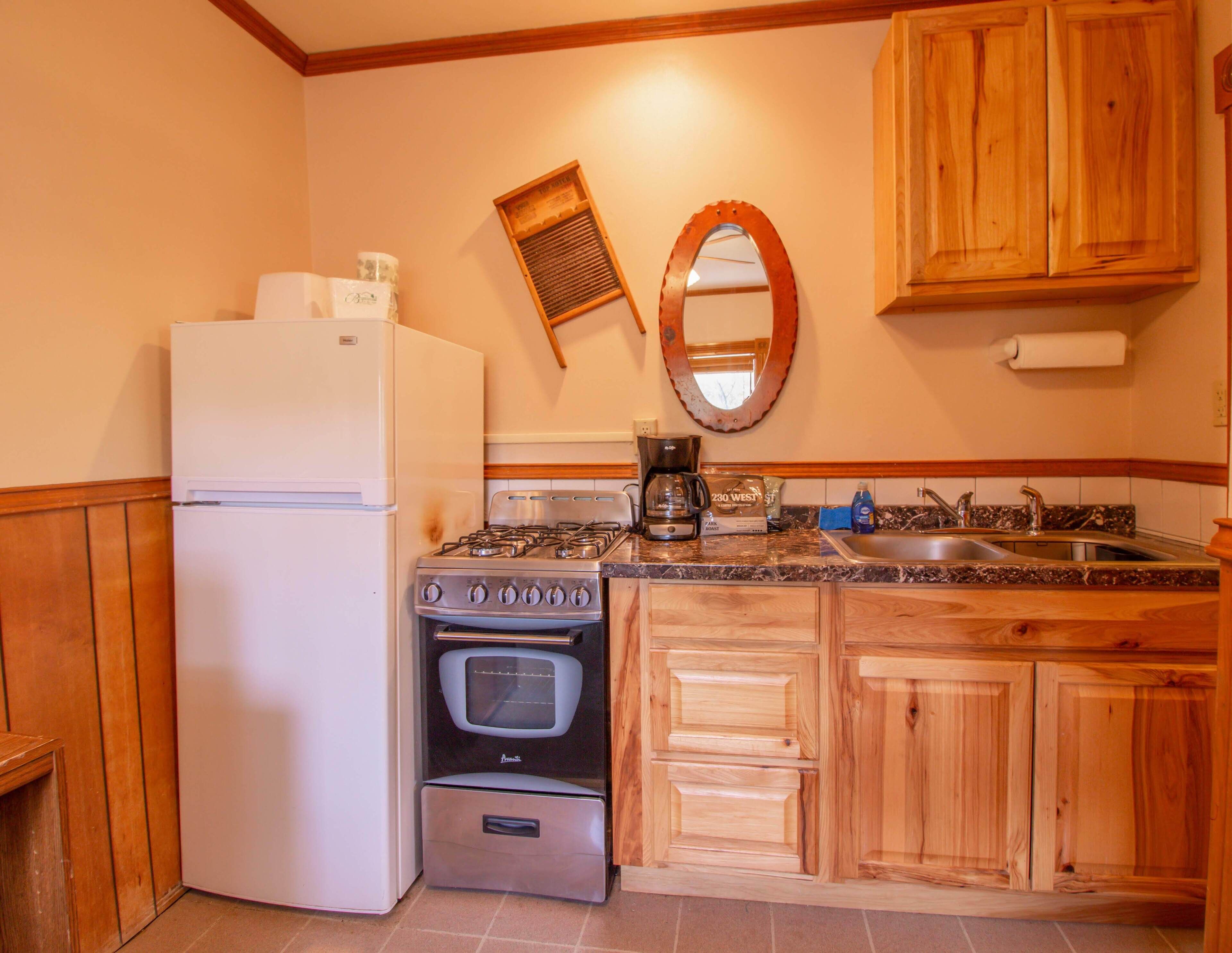 chic-a-dee #27 (cabin, private hot tub, fireplace, sleeps 4 adults and 2 children) | private kitchen | coffee/tea maker