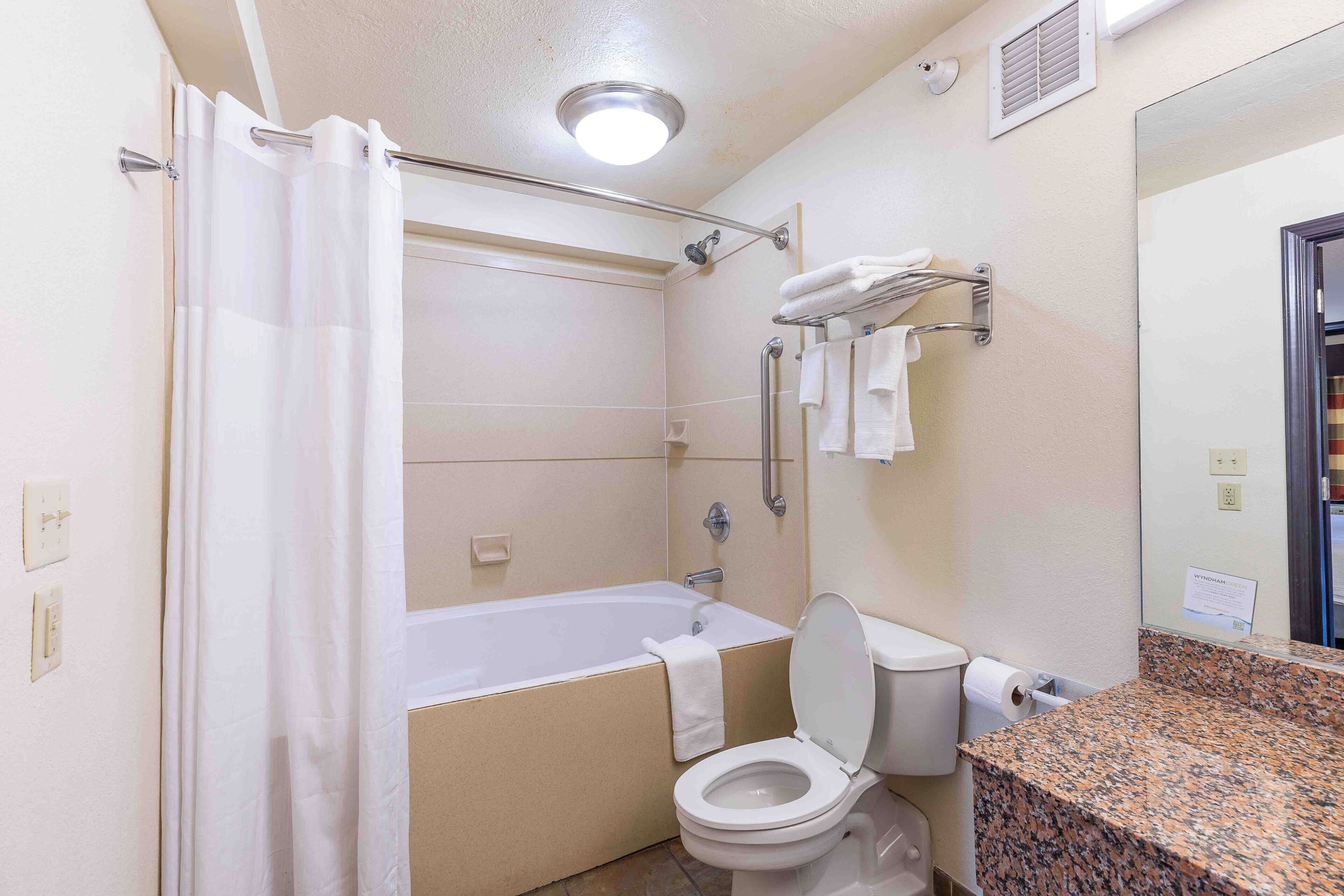 Deep soaking bathtub