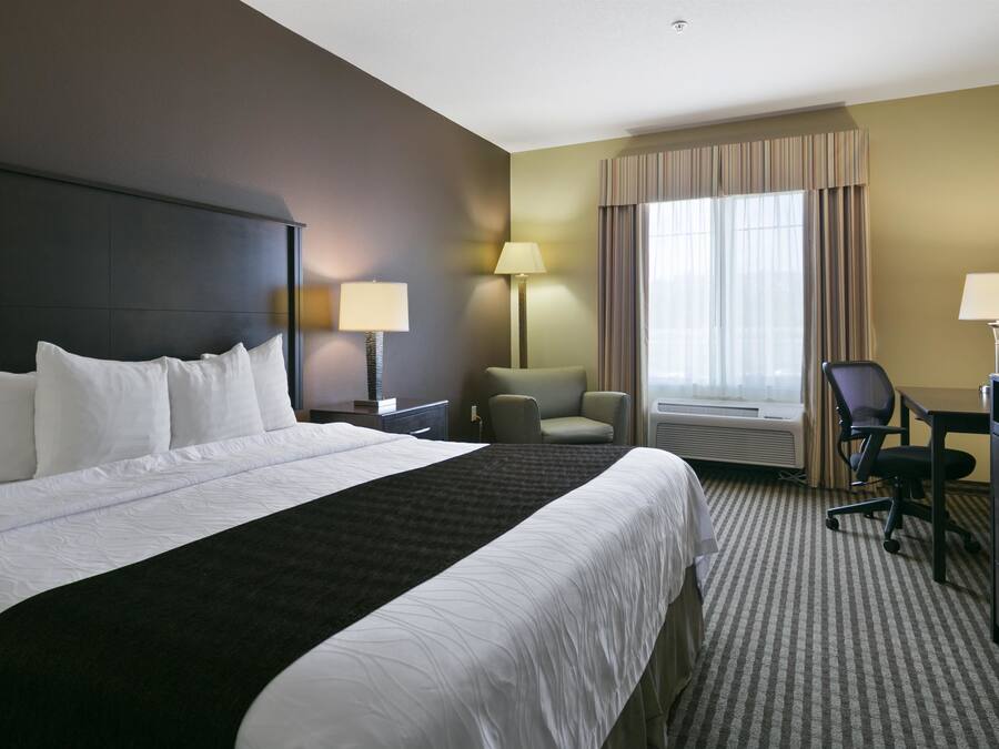 Pillowtop beds, in-room safe, desk, laptop workspace