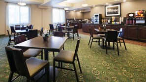 Free daily continental breakfast - Best Western Plus Port of Camas - Washougal Convention Center (Washougal)