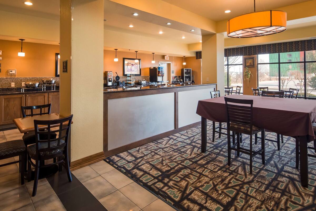 free buffet breakfast