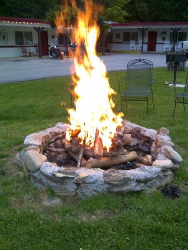 Property grounds - A Holiday Motel (Maggie Valley)