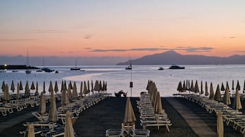 Pantai persendirian, urut tepi pantai, bar pantai