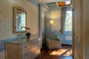 Couette en duvet d'oie, minibar, coffres-forts dans les chambres, bureau