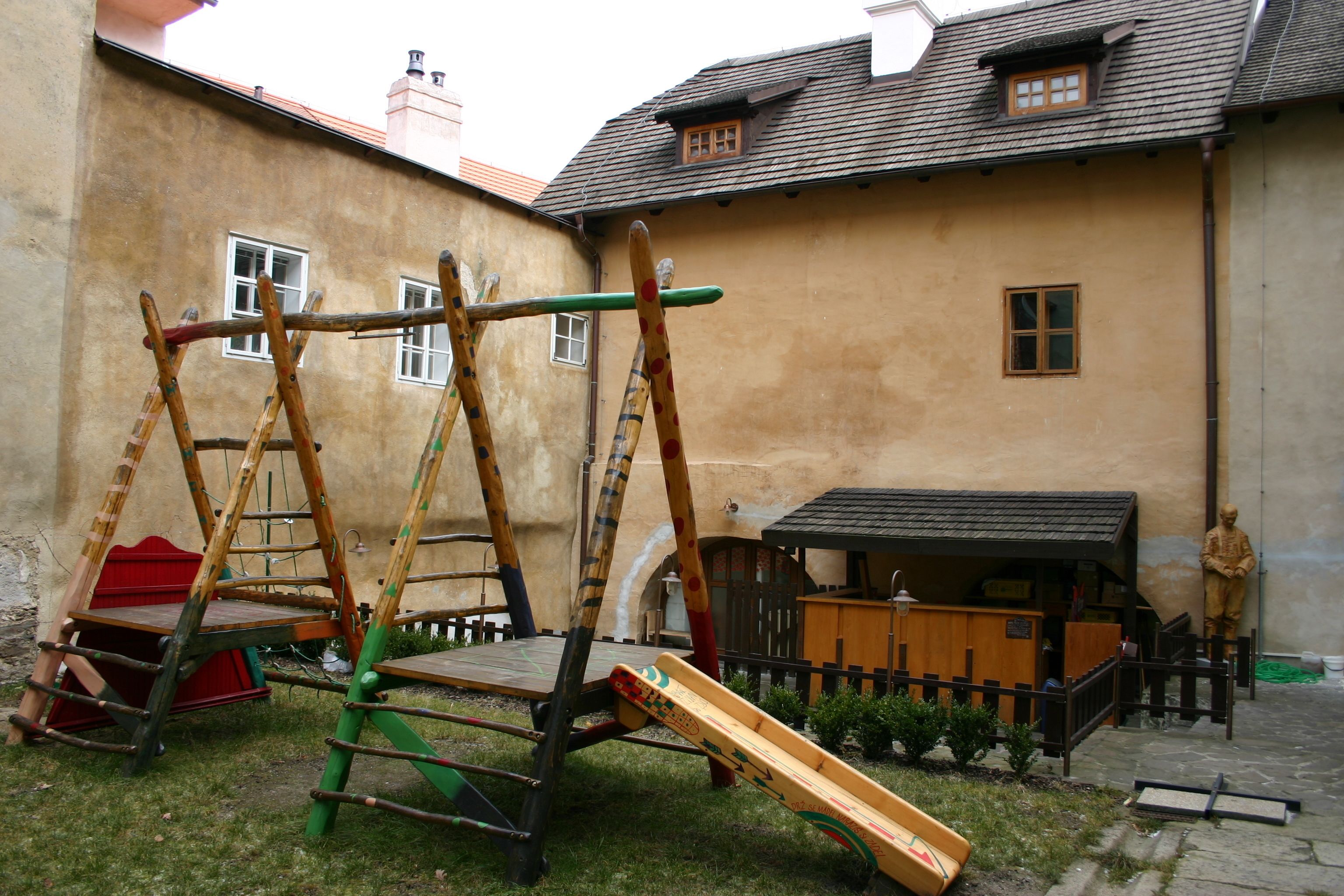 children’s play area – outdoor