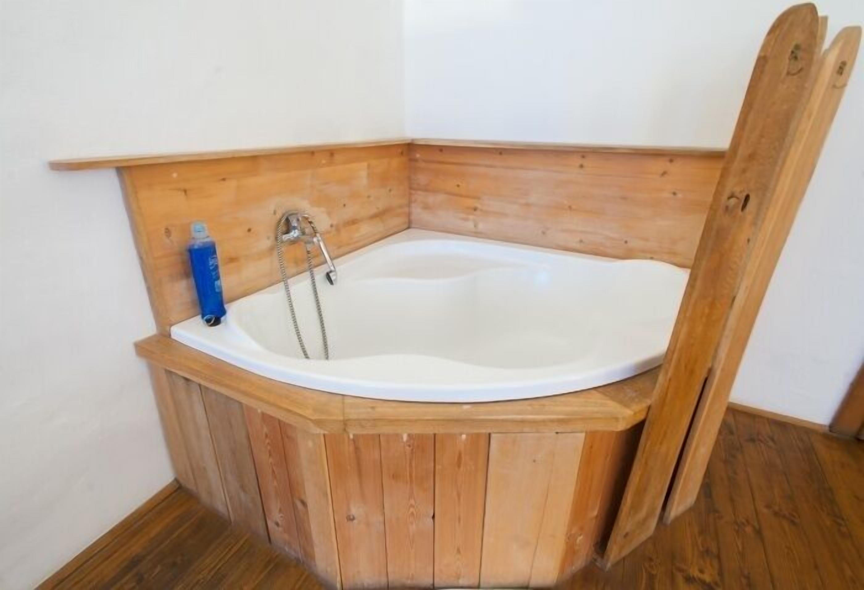 superior room | deep-soaking bathtub