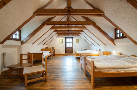 Cortinas blackout, tabla de planchar con plancha y wifi gratis