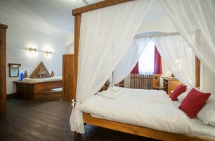 Cortinas blackout, tabla de planchar con plancha y wifi gratis 